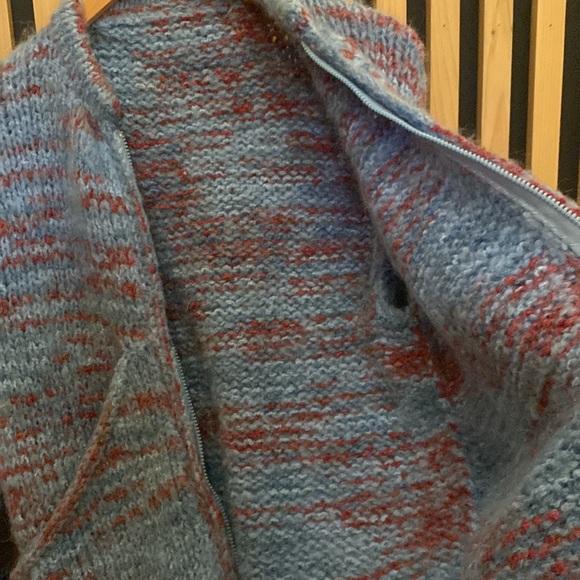 Hand knit zip up sweater cardigan with pockets - Picture 6 of 7